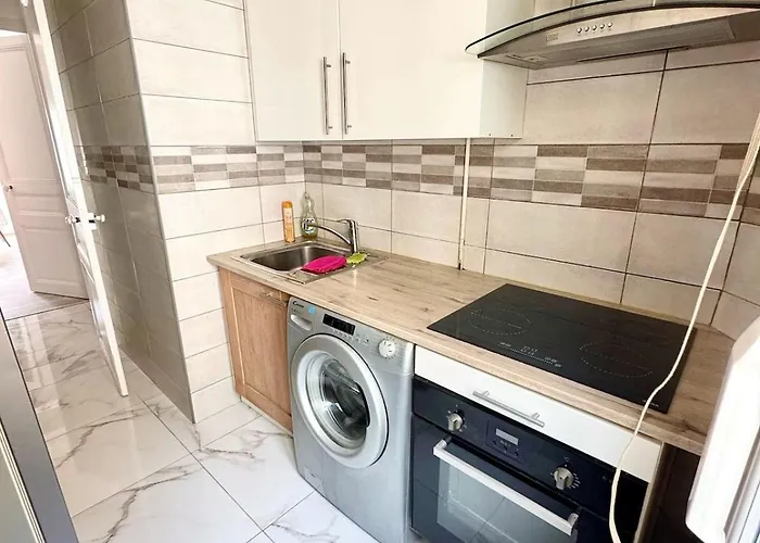 - Center, Wifi, Ac, 4-5 Pers Lejlighed Nice