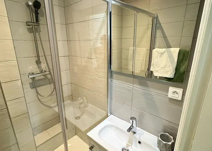 - Center, Wifi, Ac, 4-5 Pers Lejlighed Nice
