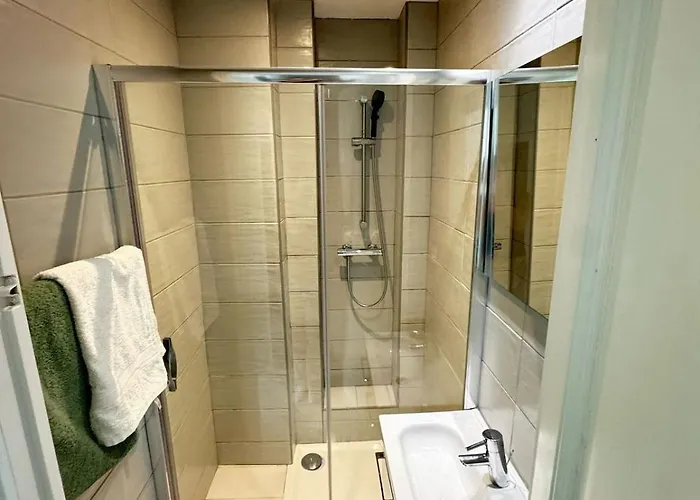- Center, Wifi, Ac, 4-5 Pers